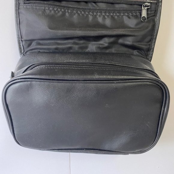DOCKERS Men's Toiletry Bag - Picture 3 of 6